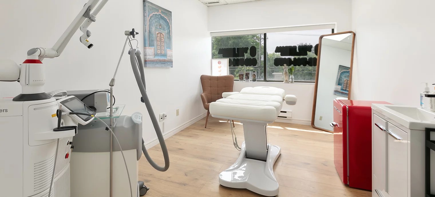 Modern laser treatment room (illustrative image)