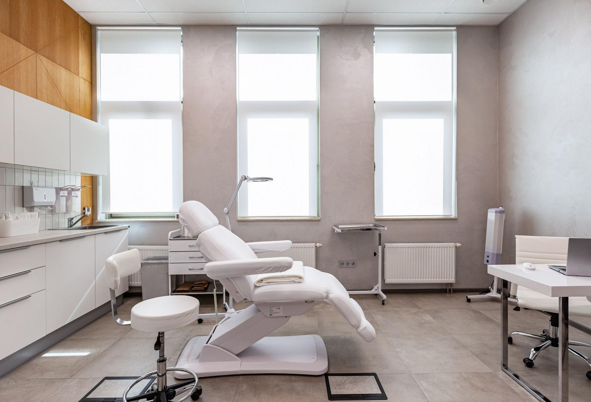 Clinic treatment room (illustrative image)